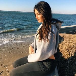 Meet your Posher, Carolina